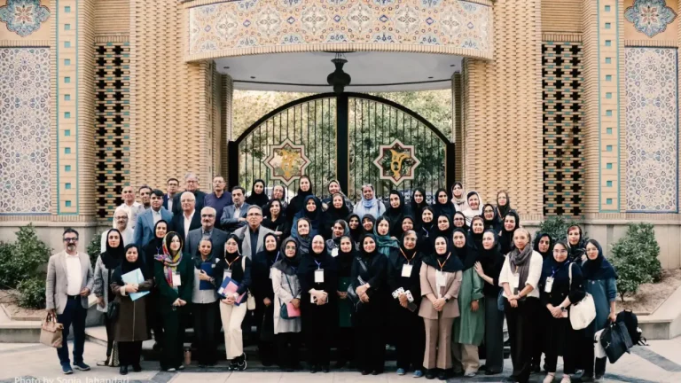 عکس دسته‌جمعی شرکت‌کنندگان دومین همایش ملی انجمن زبان‌شناسی ایران
